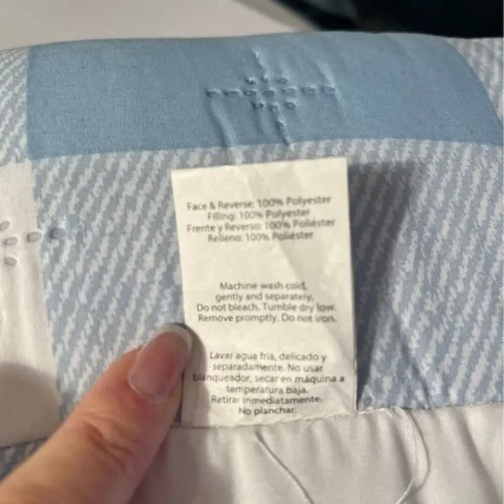 Blue and white quilt set in a tote